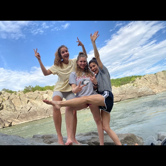 Meet your Posher, Adriana - Picture 1 of 1